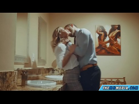 ❤️ Ko vas prsata blondinka zapelje na javnem stranišču ❤ Sex video pri nas sl.sexvideogif.ru ️❤